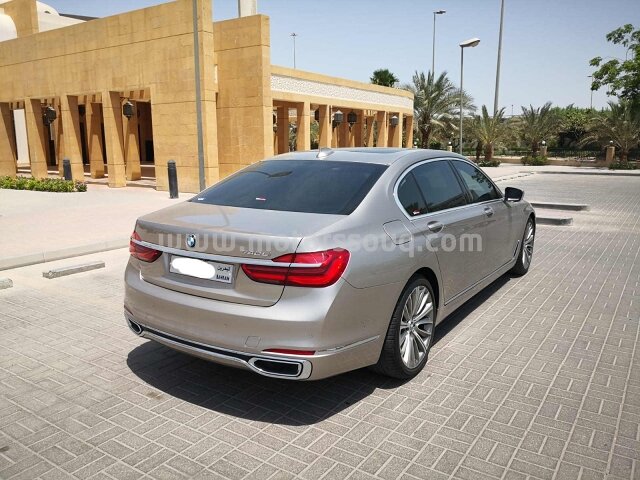 2018 بي إم دبليو الفئة السابعة