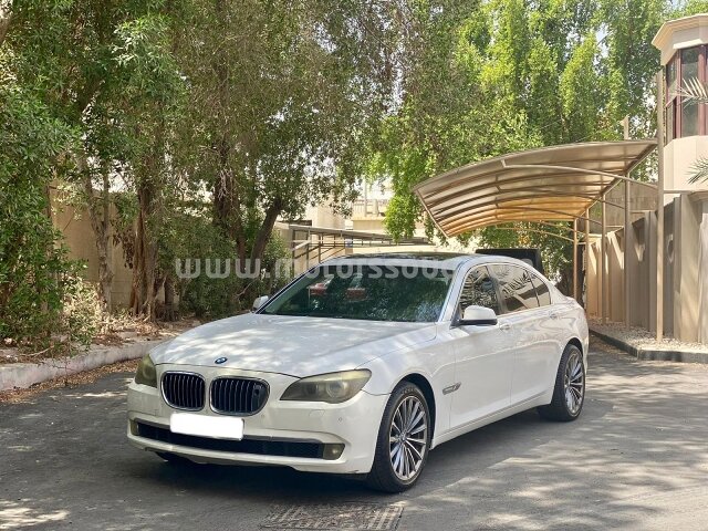 2011 بي إم دبليو 740