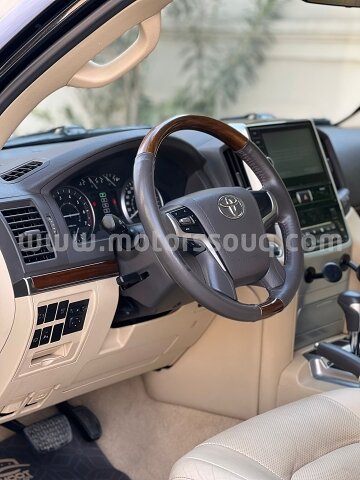 2016 Toyota Land Cruiser