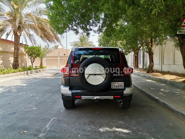 2011 تويوتا إف جيه