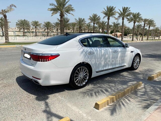 2017 KIA Quoris