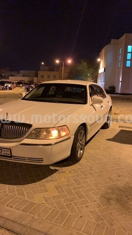 2005 لينكون تاون كار