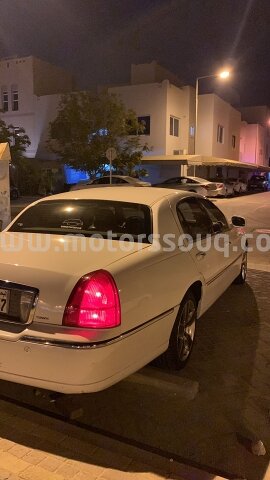 2005 لينكون تاون كار