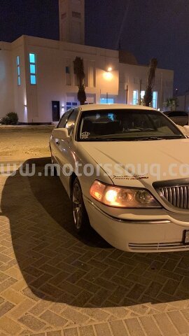 2005 لينكون تاون كار