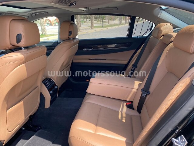 2013 بي إم دبليو 750