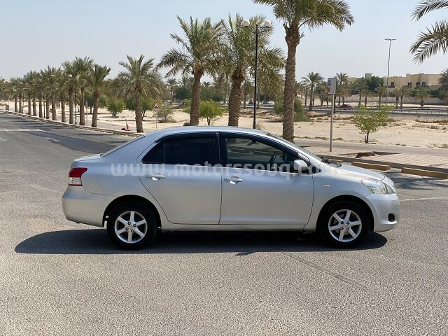 2010 تويوتا يارس