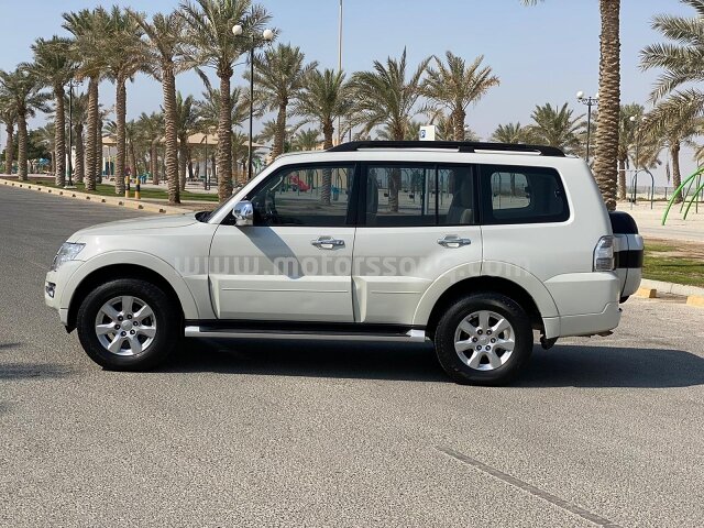 2016 Mitsubishi Pajero