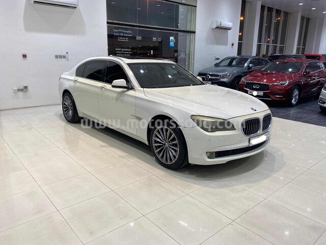 2011 بي إم دبليو 740