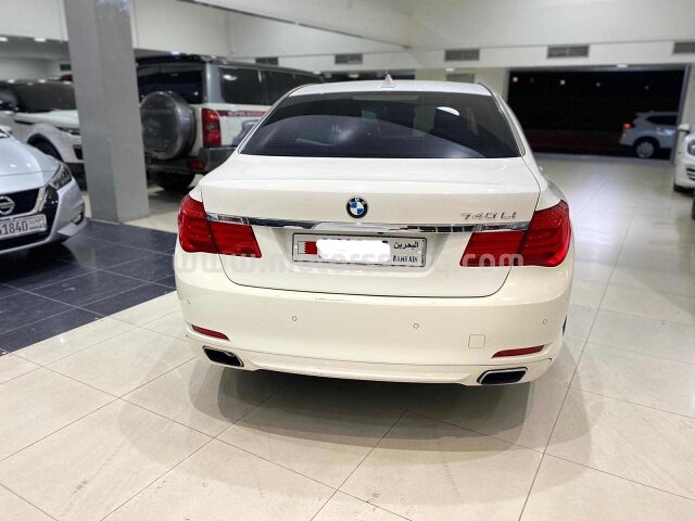 2011 بي إم دبليو 740