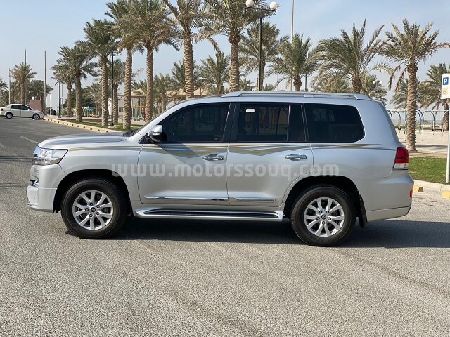 2018 Toyota Land Cruiser