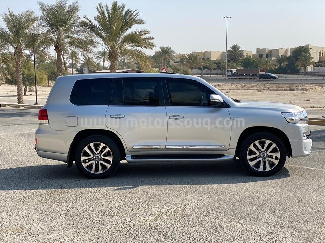 2018 Toyota Land Cruiser