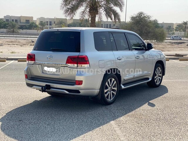 2018 Toyota Land Cruiser
