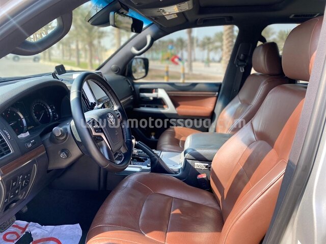 2018 Toyota Land Cruiser