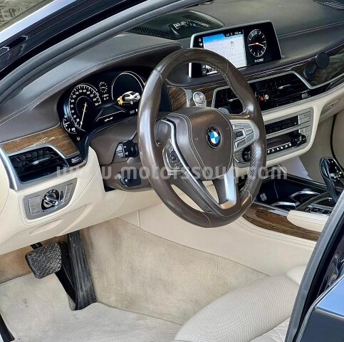 2016 BMW 750
