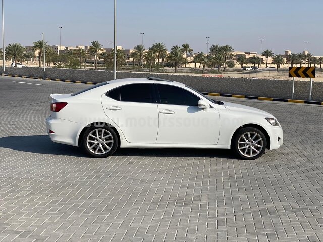 2011 لكزس آي إس
