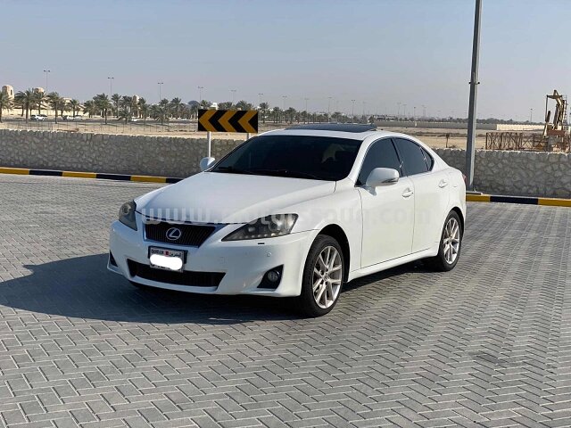 2011 لكزس آي إس