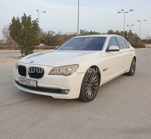 2011 بي إم دبليو 740