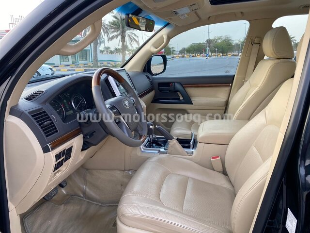2016 Toyota Land Cruiser