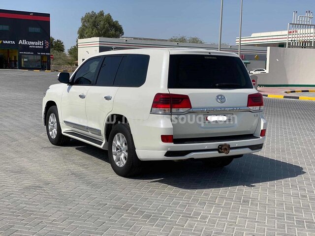 2018 Toyota Land Cruiser