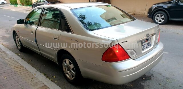 2005 تويوتا أفالون