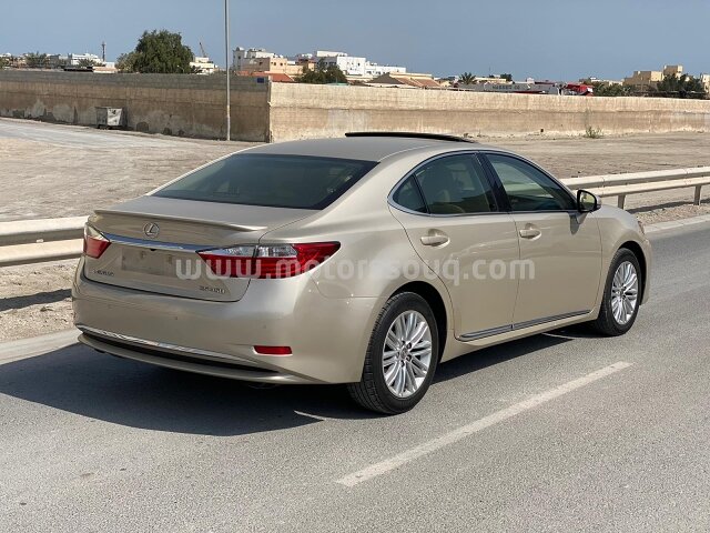 2015 لكزس إي إس