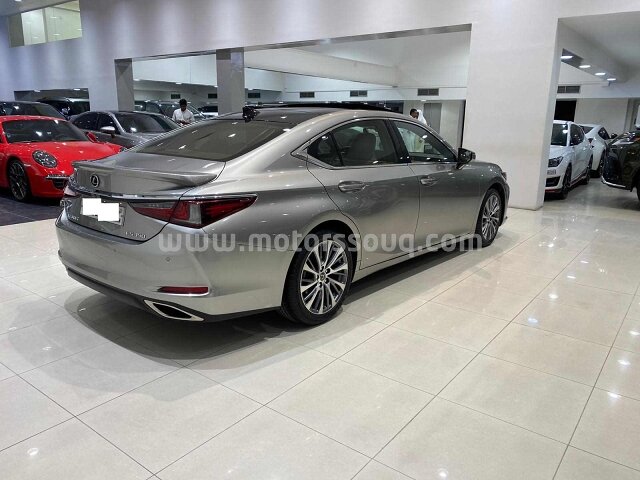 2019 Lexus ES
