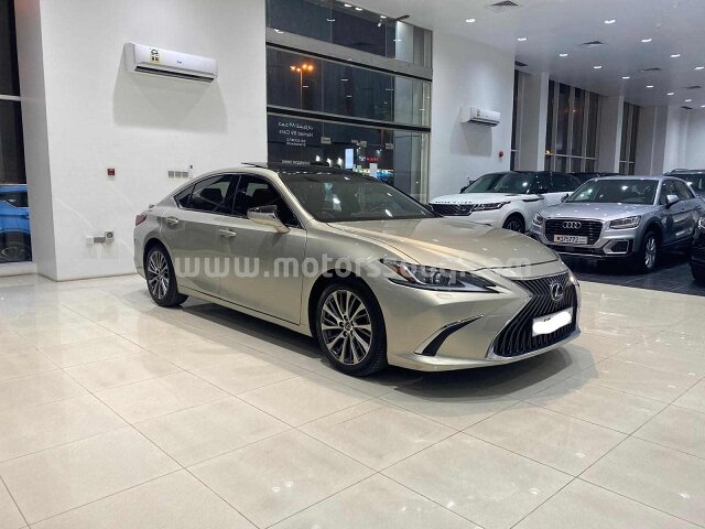 2019 لكزس إي إس