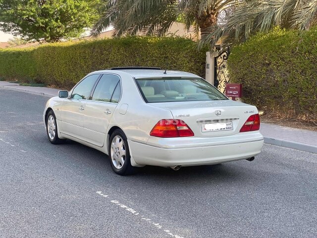 2001 Lexus LS