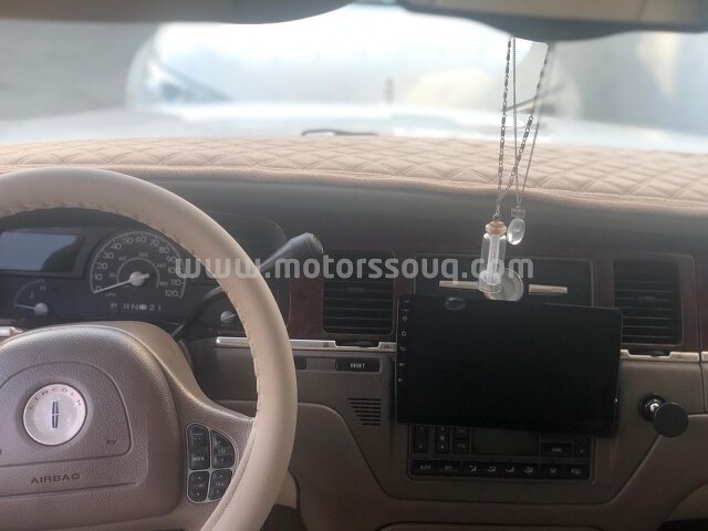 2003 لينكون تاون كار
