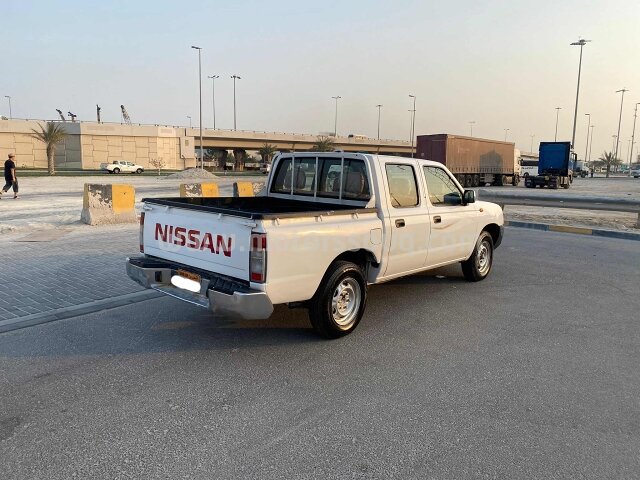2011 نيسان بيك أب