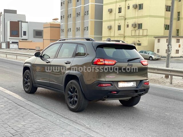 2015 جيب شيروكي