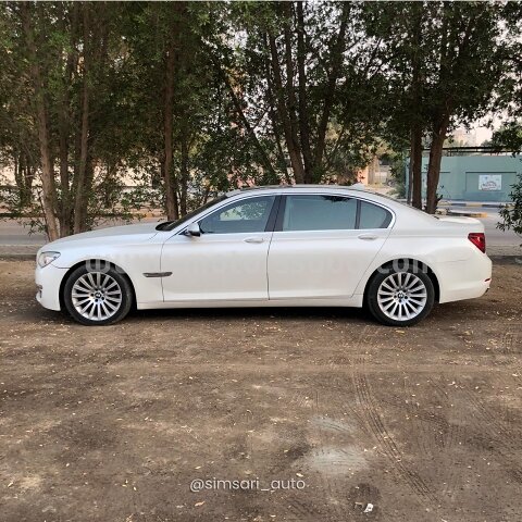 2013 بي إم دبليو 750