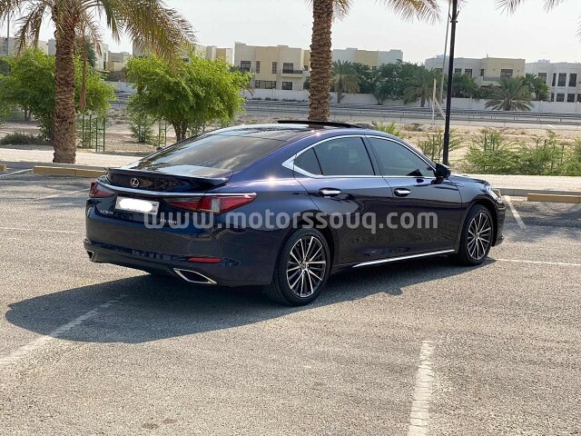2022 لكزس إي إس