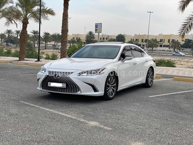 2021 لكزس إي إس