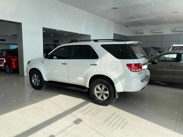 2006 Toyota Fortuner