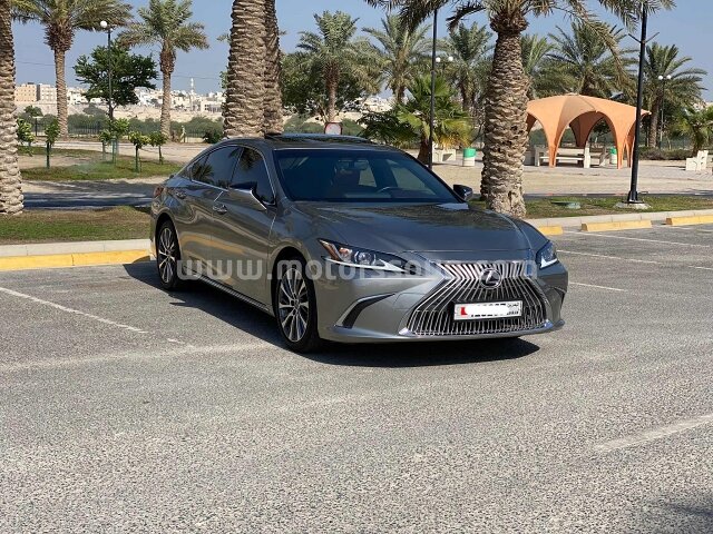 2021 لكزس إي إس