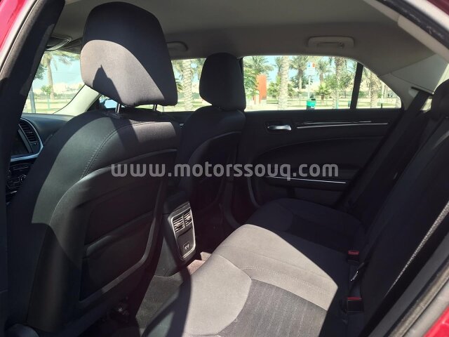 2016 كرايسلر 300