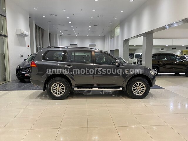 2013 Mitsubishi Pajero