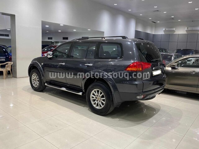 2013 Mitsubishi Pajero