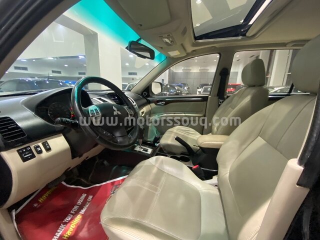 2013 Mitsubishi Pajero