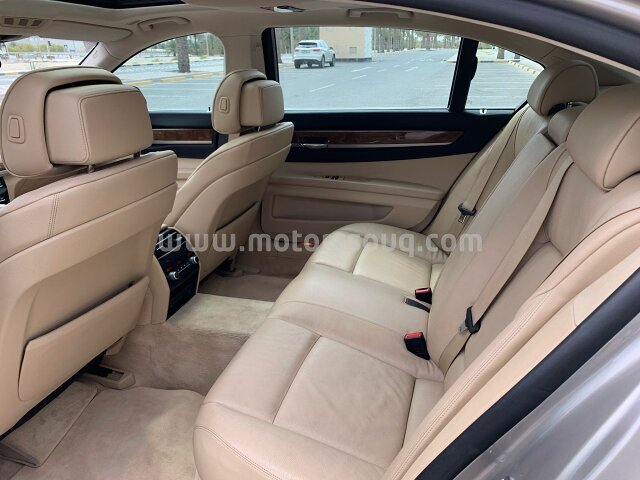 2010 BMW 740
