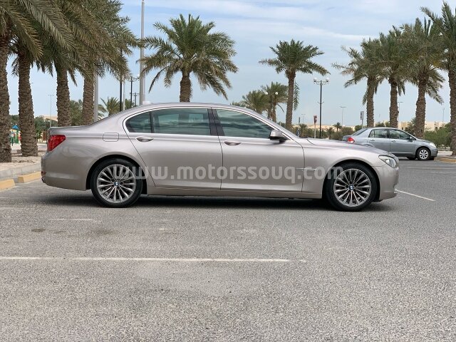 2010 BMW 740