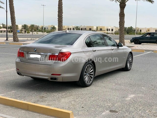 2010 BMW 740