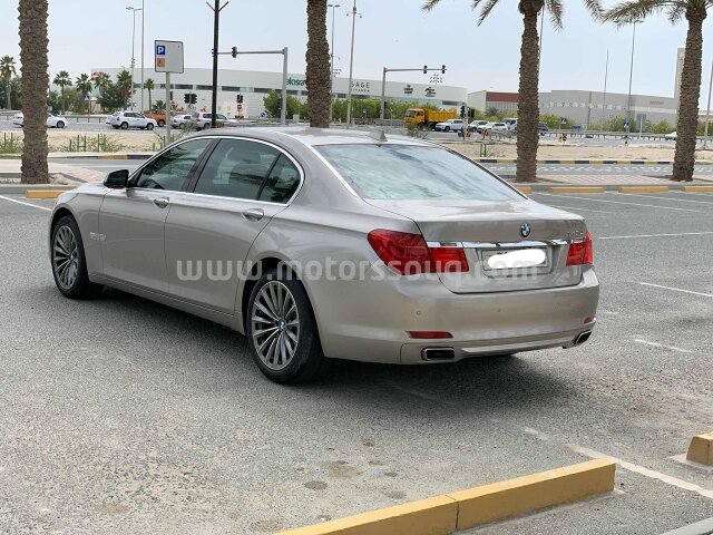 2010 BMW 740