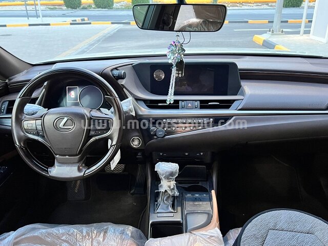 2019 Lexus ES