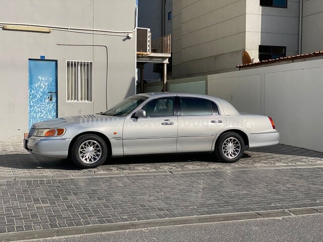 2001 لينكون تاون كار