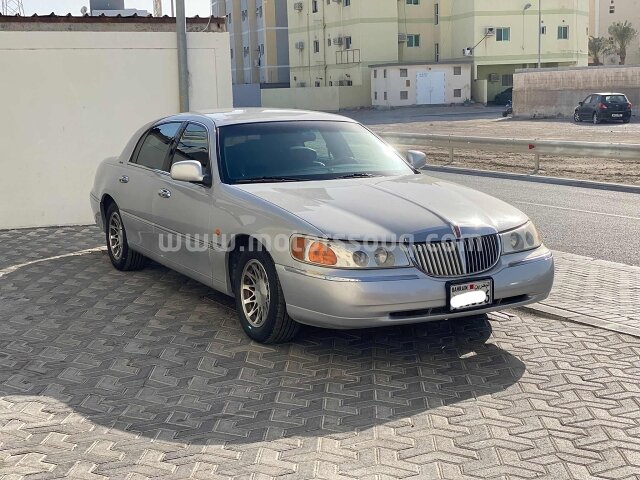 2001 لينكون تاون كار