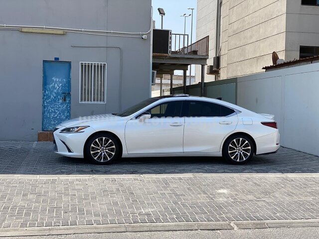 2019 لكزس إي إس