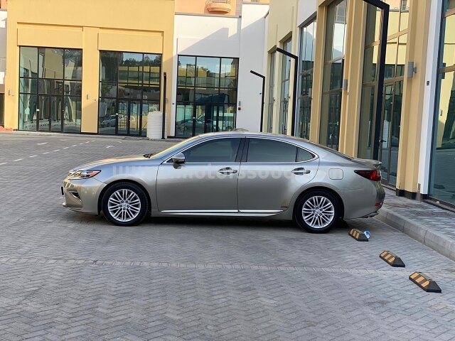 2017 Lexus ES