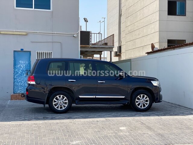 2017 Toyota Land Cruiser